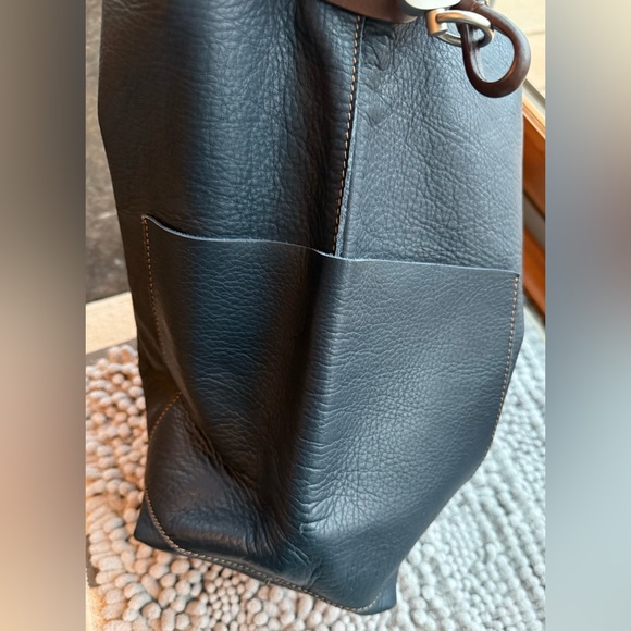 NWOT Peter Kent, Argentina, pebbled navy blue leather, brown strap, zipper pull - Picture 16 of 16